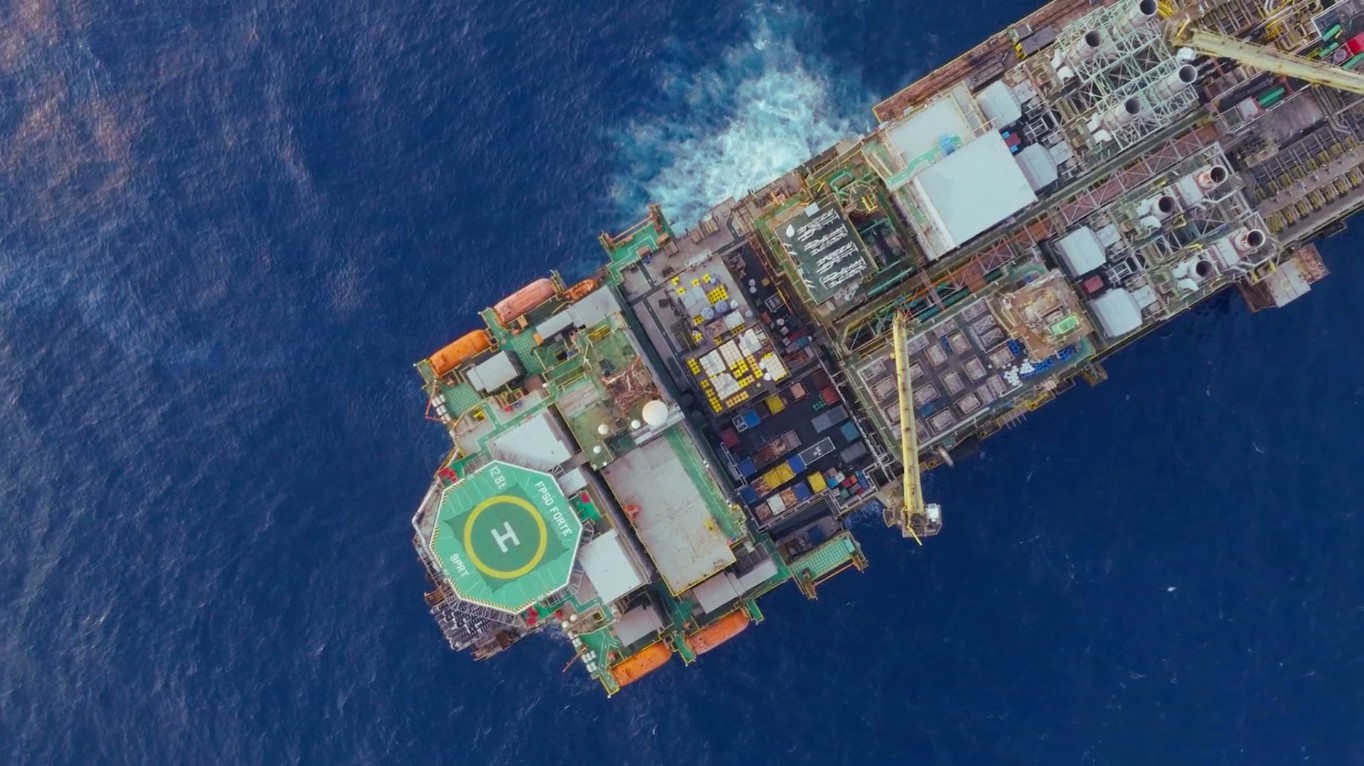 Vista aérea de uma unidade offshore em operação